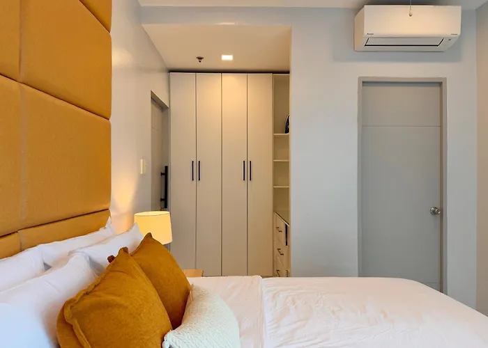 2br With King & Queen Bed And Highspeed Wifi Near Shangri-la Bgc Apartahotel 4*