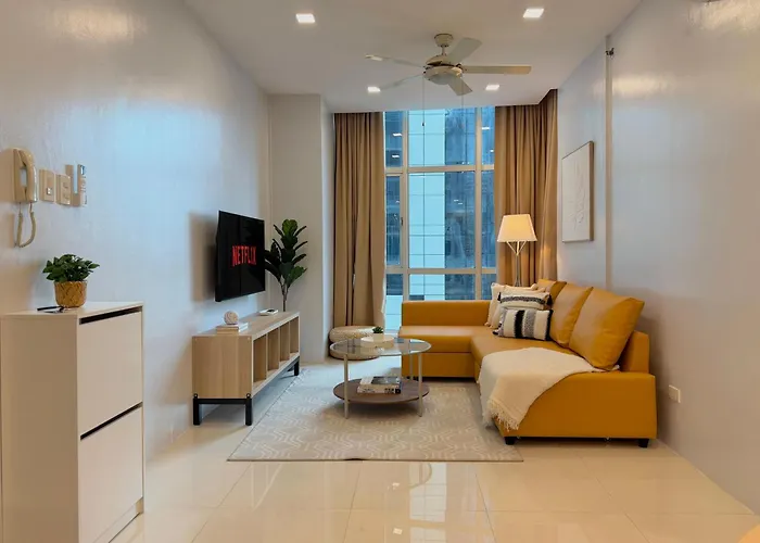 Apartahotel 2br With King & Queen Bed And Highspeed Wifi Near Shangri-la Bgc