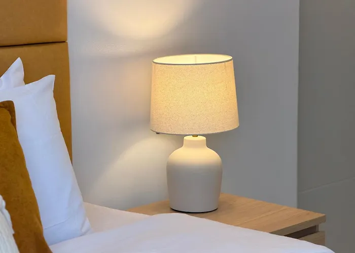 Apartahotel 2br With King & Queen Bed And Highspeed Wifi Near Shangri-la Bgc Manila