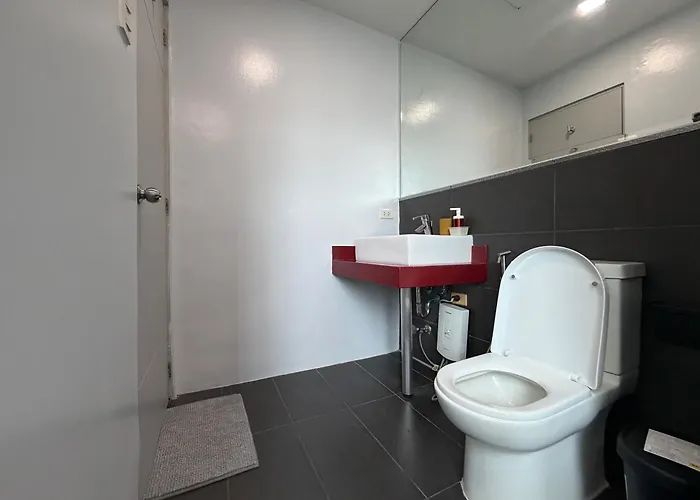2br With King & Queen Bed And Highspeed Wifi Near Shangri-la Bgc Apartahotel
