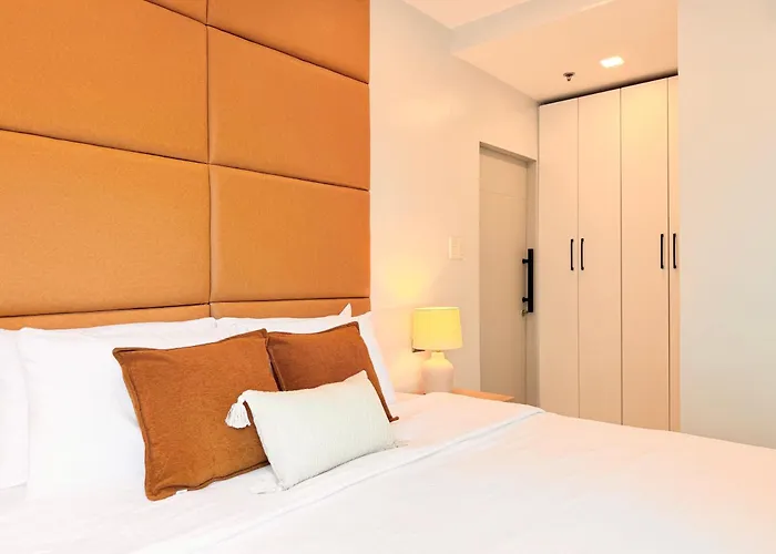 2br With King & Queen Bed And Highspeed Wifi Near Shangri-la Bgc Apartahotel 4*