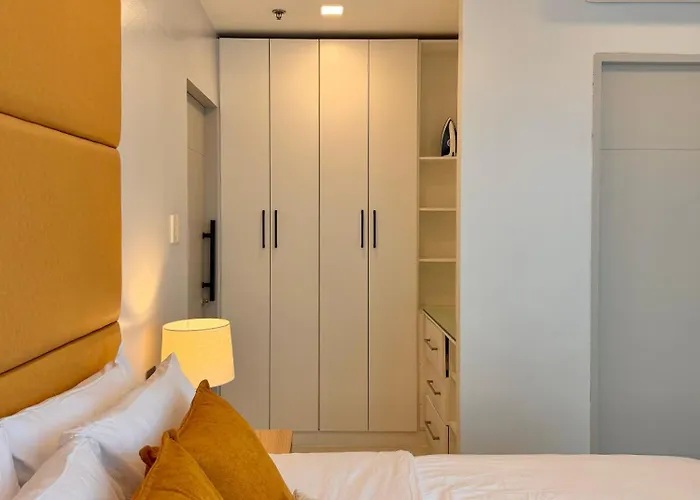 2br With King & Queen Bed And Highspeed Wifi Near Shangri-la Bgc Manila
