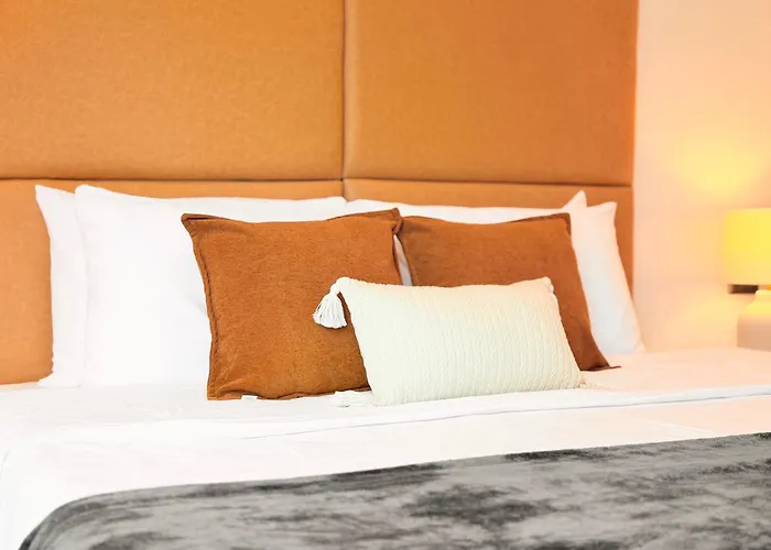 2br With King & Queen Bed And Highspeed Wifi Near Shangri-la Bgc Apartahotel Manila