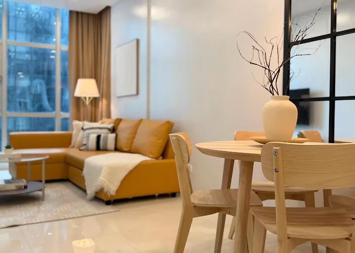Apartahotel 2br With King & Queen Bed And Highspeed Wifi Near Shangri-la Bgc