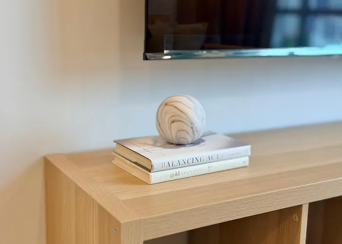 2br With King & Queen Bed And Highspeed Wifi Near Shangri-la Bgc 4* Manila