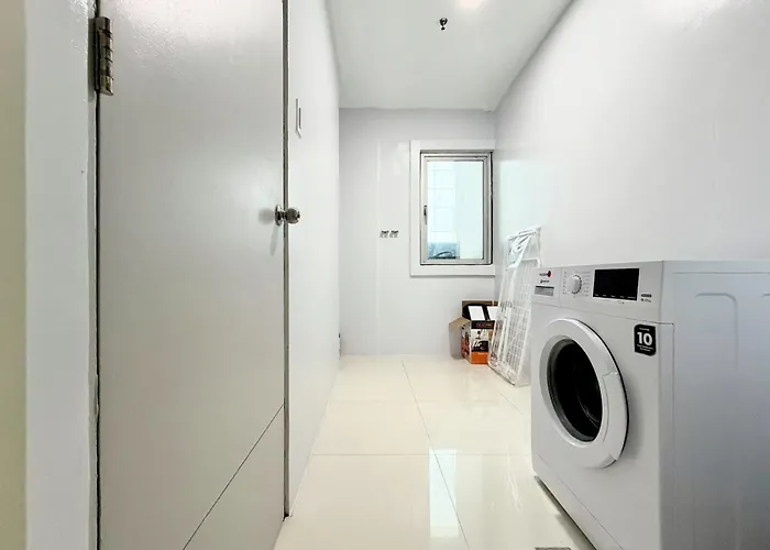 2br With King & Queen Bed And Highspeed Wifi Near Shangri-la Bgc Apartahotel 4*