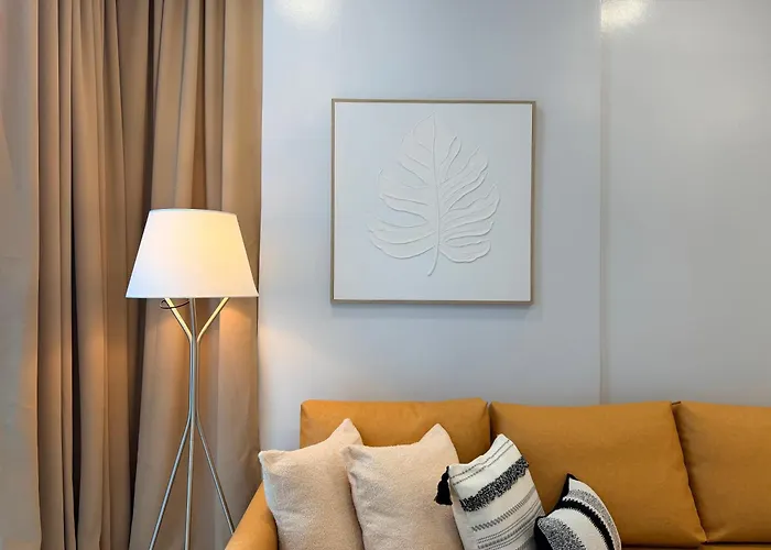 Apartahotel 2br With King & Queen Bed And Highspeed Wifi Near Shangri-la Bgc