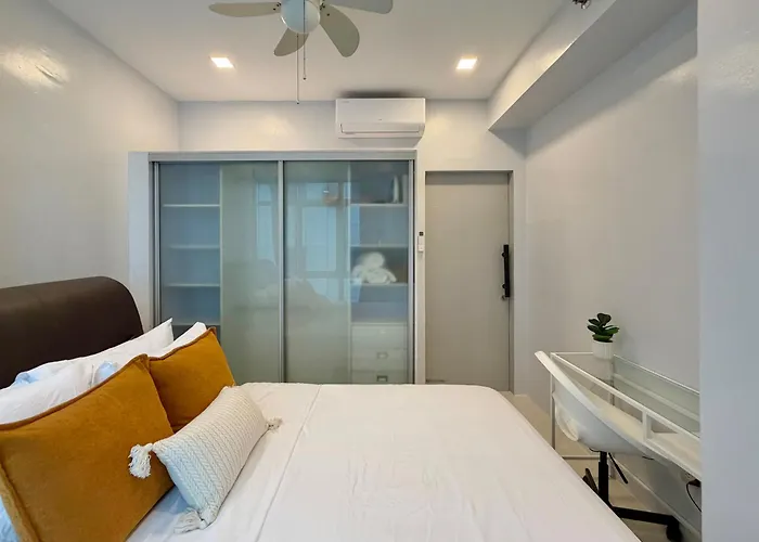 2br With King & Queen Bed And Highspeed Wifi Near Shangri-la Bgc 4*