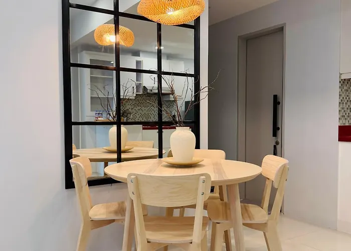 2br With King & Queen Bed And Highspeed Wifi Near Shangri-la Bgc 4*