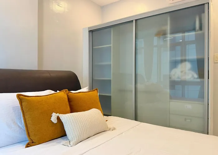 2br With King & Queen Bed And Highspeed Wifi Near Shangri-la Bgc 4*