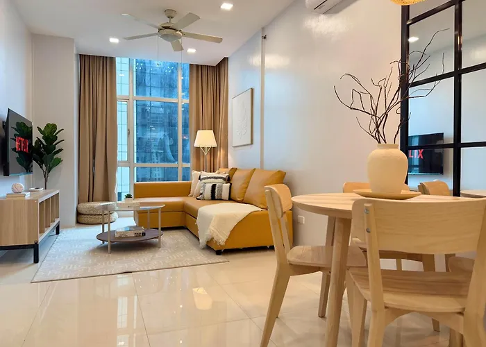 2br With King & Queen Bed And Highspeed Wifi Near Shangri-la Bgc Apartahotel 4*