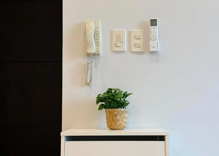 2br With King & Queen Bed And Highspeed Wifi Near Shangri-la Bgc