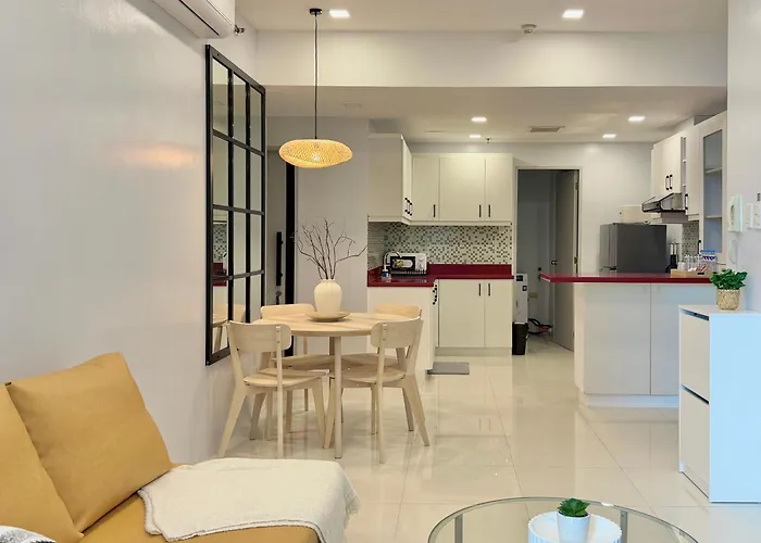 2br With King & Queen Bed And Highspeed Wifi Near Shangri-la Bgc Apartahotel 4*