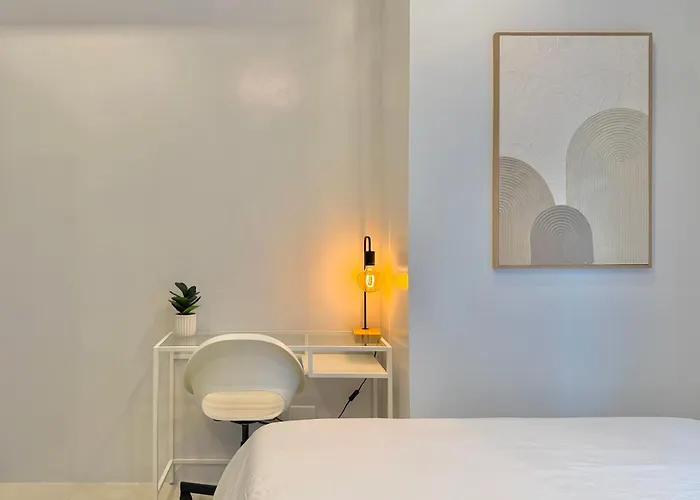 2br With King & Queen Bed And Highspeed Wifi Near Shangri-la Bgc Apartahotel