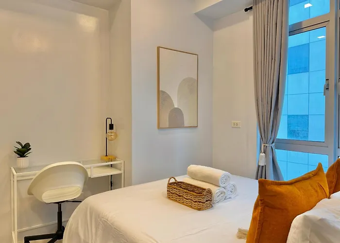 2br With King & Queen Bed And Highspeed Wifi Near Shangri-la Bgc Apartahotel