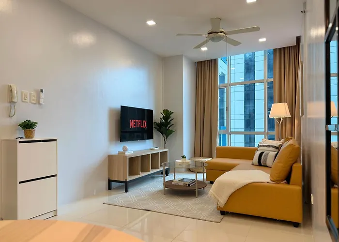 2br With King & Queen Bed And Highspeed Wifi Near Shangri-la Bgc