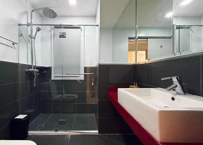 2br With King & Queen Bed And Highspeed Wifi Near Shangri-la Bgc Manila